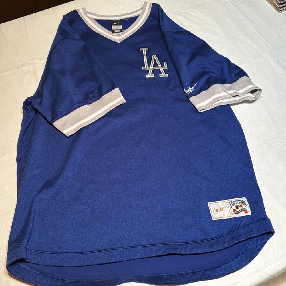 Men, XXL blue and silver Nike jersey.
